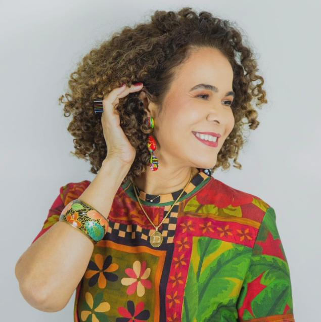 Dra. Carla Almeida em atendimento clínico